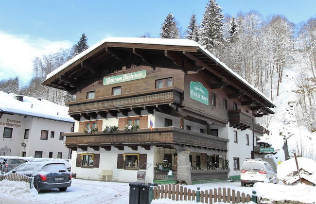Spacious Apartment in Saalbach-hinterglemm near Ski Area - Foto 1