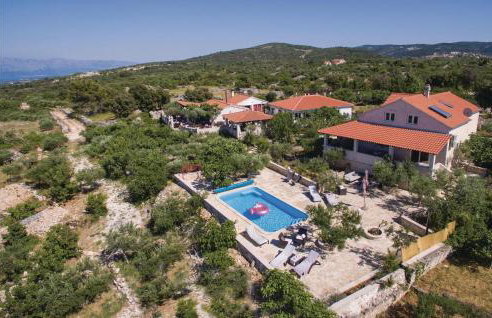 Five-Bedroom Holiday Home In Donji Humag - Photo 11