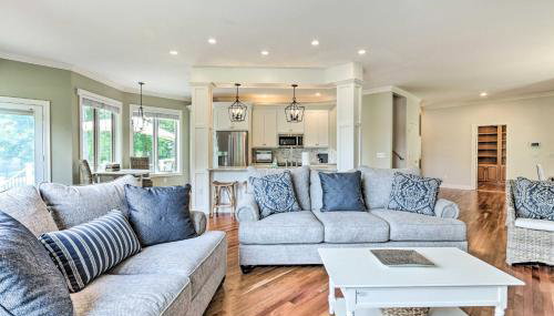 Walk to Lake Middlefield Home with Fire Pit - Foto 5