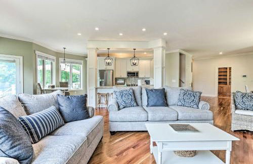 Walk to Lake Middlefield Home with Fire Pit - Foto 5