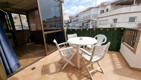 Ático con terraza y 2 habitaciones en casco antiguo - Foto 4