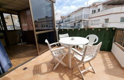 Ático con terraza y 2 habitaciones en casco antiguo - Foto 4