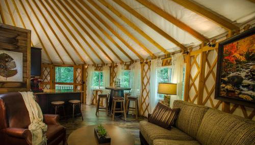 Spring Ridge Luxury Yurt - Creekside Glamping with Private Hot Tub - Foto 2