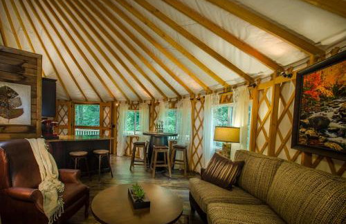 Spring Ridge Luxury Yurt - Creekside Glamping with Private Hot Tub - Foto 2