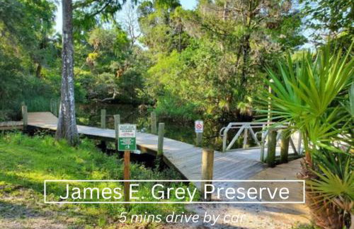 NEW Steps to Downtown - 7 Mins to Beach & Free Parking - Foto 54