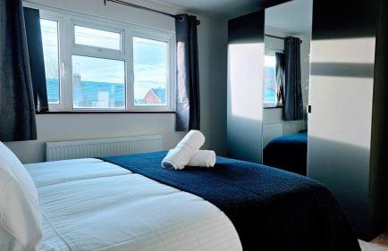 Modern 3 Bed House with Parking for Families and Contractors - Foto 11