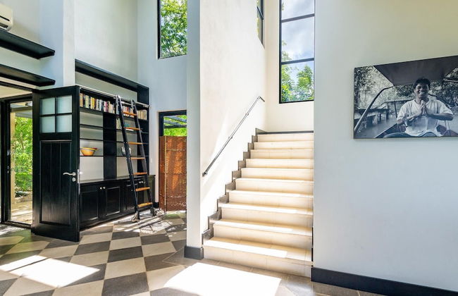 Nostalgic Retro Home on Luxurious Lot with a Private Infinity Pool and Ocean Views - Photo 21