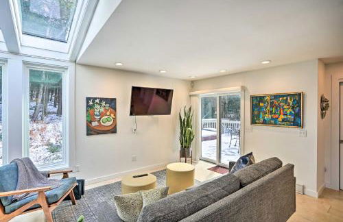 Lakefront Otis Home with Stunning Views and Boats! - Foto 14