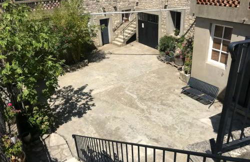 Location chaleureuse à Orgnac-l'Aven avec piscine partagée - Foto 17