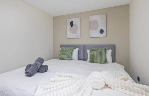 The Belvedere Stay - Free Parking, Spacious Garden, Super King Bed - Foto 23