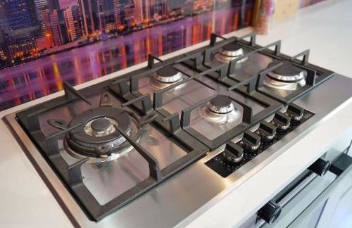 Stylish Home With Free Parking And Easy City Access - Photo 29