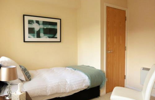 The Sawmills, Carlisle - Spacious 4 Bedroom Family House - Free WiFi - & Parking - Walk to Carlisle Castle - Foto 35