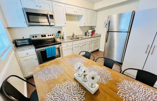 *Prime Pad * King Bed * Long Term Stays* - Foto 3