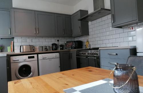 Chester 4 Bedroom House, Contractors & Leisure by Rework Accommodation - Photo 16