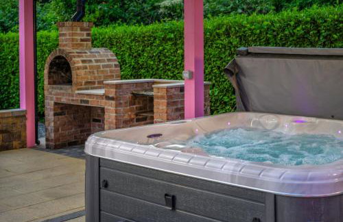 Lilys Pink House - Photo 12