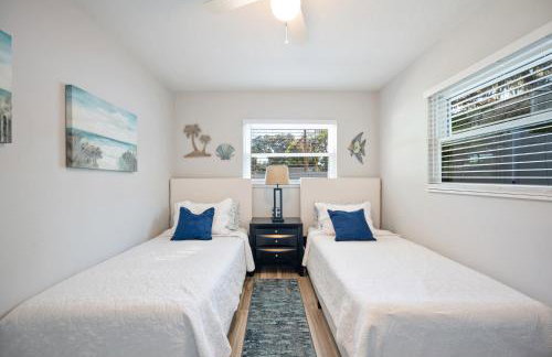 Wood Circle House - Dog Friendly with Fenced in Backyard - Foto 32