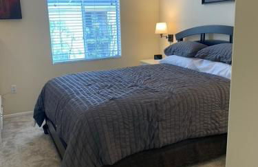 Exclusive Top Floor 1 bedroom in central Irvine one month min - Foto 16