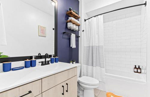 Luxury 1BD Gym Rooftop Street Parking by DT UMN - Foto 31