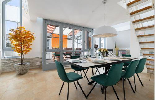 Luxury Penthouse for 8 - Center - Parking - Therme 8 min - Airport 15 min - Foto 2