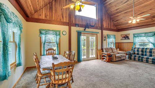 Germfask Home with Fire Pit, Grill and Yard Games! - Foto 5