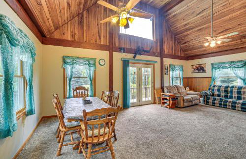 Germfask Home with Fire Pit, Grill and Yard Games! - Foto 5