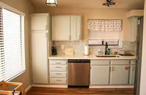 Large Pool & Patio Cozy Single Story Family House - Foto 33