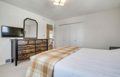 Family Fun on Lake Bemidji! Spacious Home with Yard - Foto 21