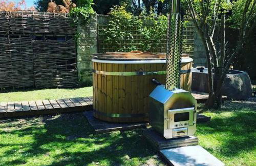 Private Island Glamping on riverbank with Hot tub - Foto 4