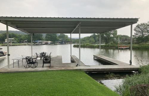 Wonderful Lakefront Home with Yard, Water Views, Central AC, WiFi, Private W/D - Foto 28