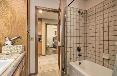 Spacious Lancaster Family Ranch - BBQ and Patio - Foto 15