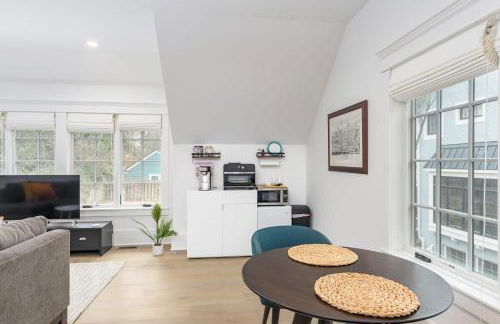 Modern Tudor Style Carriage House - Patio & grill - Foto 12