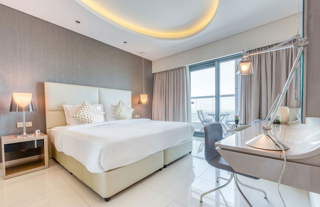 Maison Privee - Cool Dubai Apt next Burj Khalifa & Design District - Photo 2