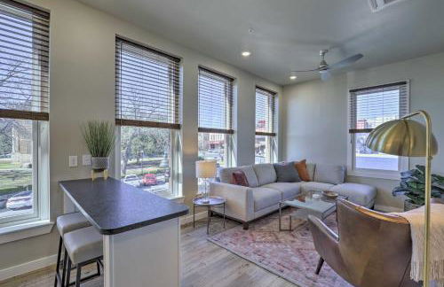 Stylish San Marcos Apt in the Heart of Dwtn! - Photo 2
