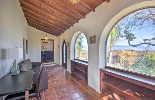 The Castle Hacienda Heights Home with Patio and Pool - Foto 5