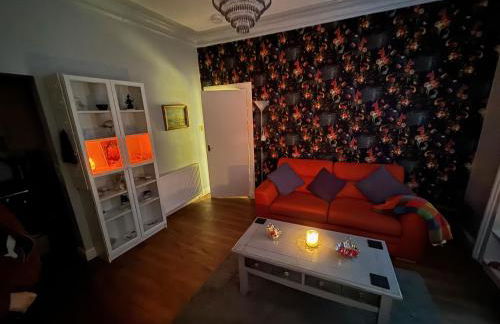 Edinburgh TWO BEDROOM apartment with free side street parking 24 hours - Foto 9