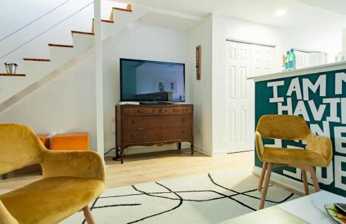 Over the Moon About C Adams Morgan METRO subway Rock Creek Park - Foto 5