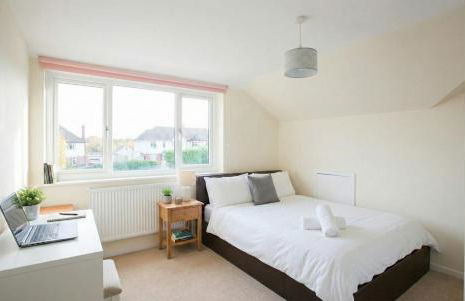 Grand 5BR Home in Market Harborough with Parking - Foto 1