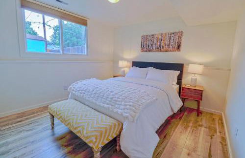 New cozy Fall foothill retreat in Boulder - Photo 16