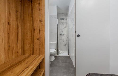 Poble Sec 3BR 2BA Balcony Sleeps 7 - Photo 22