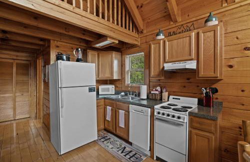Escape to the Smokies- Pool, hot tub, cozy cabin, Pigeon Forge - Foto 16