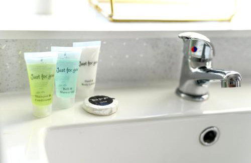 A Luxurious Home with Hot Tub and Man Cave! 9ppl - Foto 38