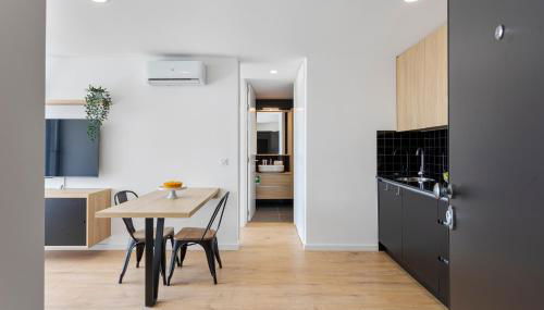 HostWise - Bright Flat with Balcony and Garage - Foto 5