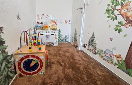 Monteur & Ferienapartment Leidenberger Parkplatz WLAN Kinderspielzimmer - Photo 4