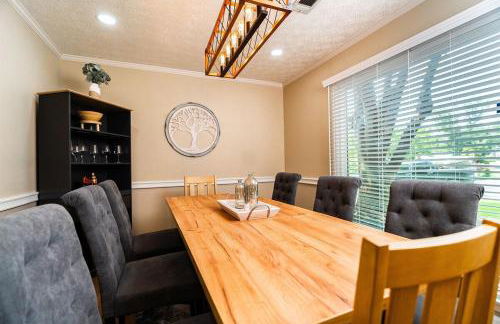 Ultimate Getaway with Pool and Games - Foto 28