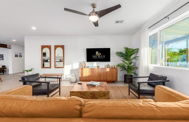 The Melrose ASU Pool Workspace Firepit - Photo 5