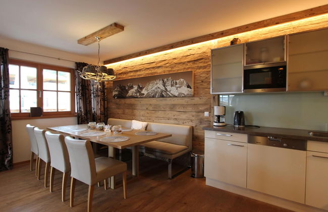 Unique & Exclusively Furnished Chalet near Ski Lift - Foto 7