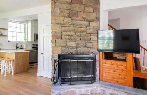 Catskill Cabin with Firepit & Indoor Jacuzzi Tub - Foto 17