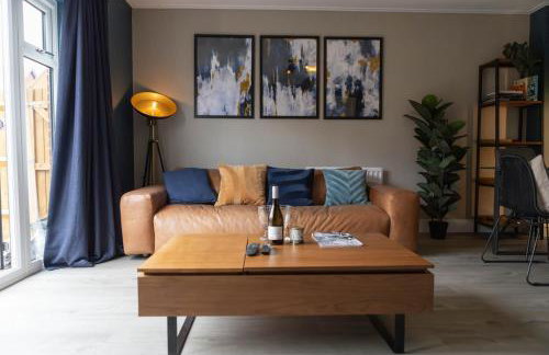 Bensons Hill - Stylish 2-Bed Home with Garden & Parking - Foto 6