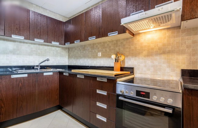 Breathtaking View 1 Bedroom Apt - Photo 8