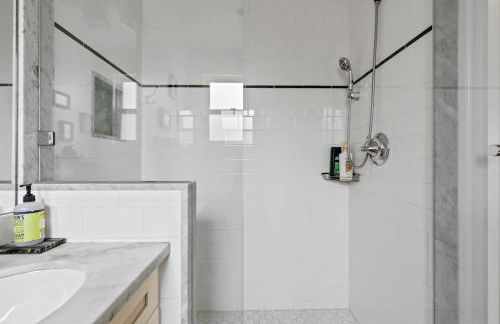 Spacious SF Haven - Cozy Bedrooms & Modern Kitchen - Foto 20